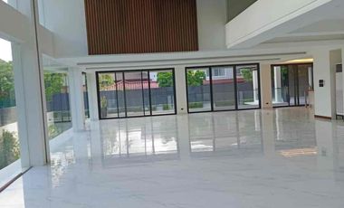 HOUSE & LOT AYALA ALABANG