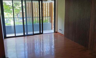 HOUSE & LOT AYALA ALABANG