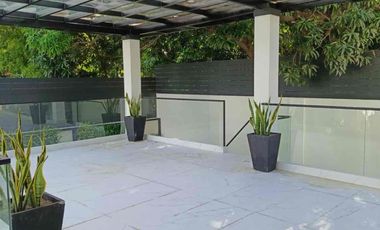 HOUSE & LOT AYALA ALABANG