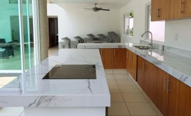 C112 Venta de Casa 3 recamaras piscina Residencial I en Ixtapa