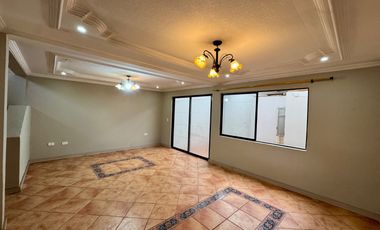 CASA ubicada en la Av. de las Américas EN RENTA sector diario EL Mercurio