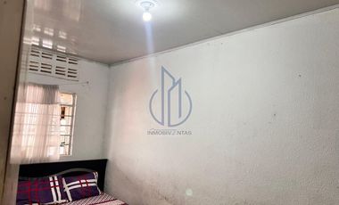 SE VENDE CASA - FRENTE AL CENTRO COMERCIAL VIVA