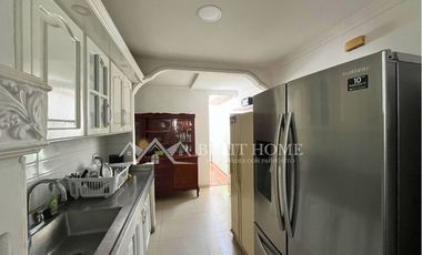 Venta de Casa un piso bien ubicada