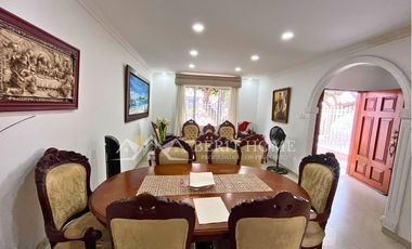 Venta de Casa un piso bien ubicada
