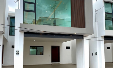 Casa en Venta Fraccionamiento La Campiña, Residencial Viñedos Privada La Rioja, Culiacan, Sinaloa.