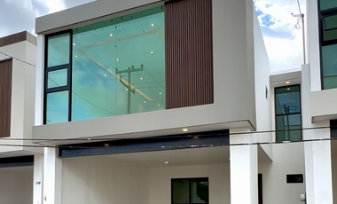Casa en Venta Fraccionamiento La Campiña, Residencial Viñedos Privada La Rioja, Culiacan, Sinaloa.