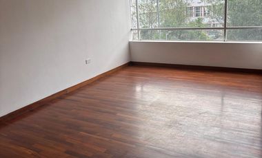 Rento departamento de tres dormitorios sector Carolina