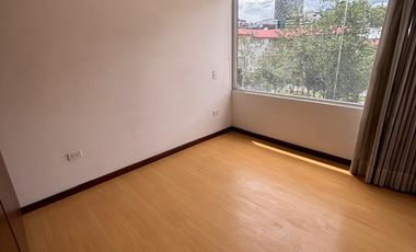 Rento departamento de tres dormitorios sector Carolina