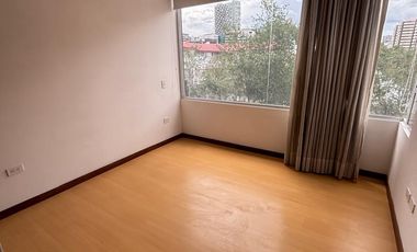 Rento departamento de tres dormitorios sector Carolina