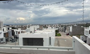 Casa en Venta en esquina en Priv. Forja Real