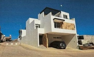 Casa en Venta en esquina en Priv. Forja Real