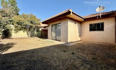 SAN ESTEBAN - ARRIENDA CASA 3D 2B 1E - COND. LOS SOLARES