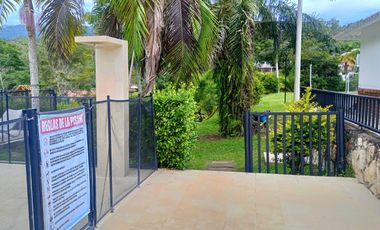 ¡Oportunidad!  Vendo Casa en Condominio en Arbeláez con Apartamento Independiente  y Renta Activa.