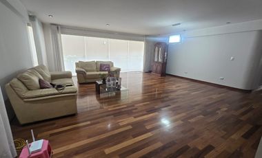 Departamento en Primer Piso de 222 m² de 3 Dorm. en Santiago de Surco