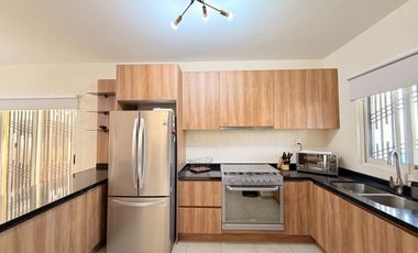 Casa en Venta de 4 habitaciones frente a parque, Alta California