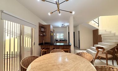 Casa en Venta de 4 habitaciones frente a parque, Alta California
