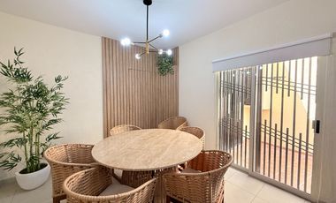 Casa en Venta de 4 habitaciones frente a parque, Alta California