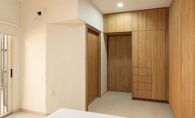 Casa en Venta de 4 habitaciones frente a parque, Alta California