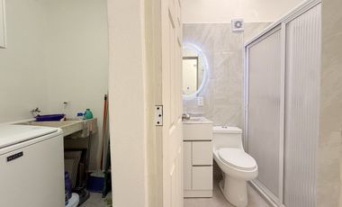 Casa en Venta de 4 habitaciones frente a parque, Alta California