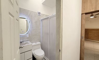 Casa en Venta de 4 habitaciones frente a parque, Alta California