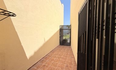 Casa en Venta de 4 habitaciones frente a parque, Alta California