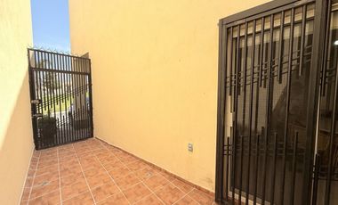 Casa en Venta de 4 habitaciones frente a parque, Alta California