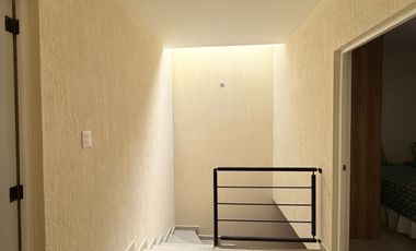 Casa en Venta de 4 habitaciones frente a parque, Alta California