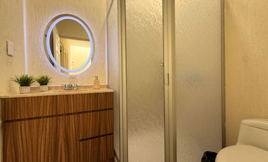 Casa en Venta de 4 habitaciones frente a parque, Alta California