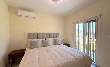 Casa en Venta de 4 habitaciones frente a parque, Alta California