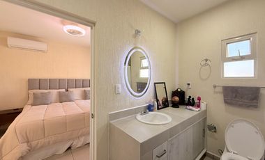 Casa en Venta de 4 habitaciones frente a parque, Alta California