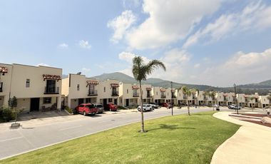 Casa en Venta de 4 habitaciones frente a parque, Alta California
