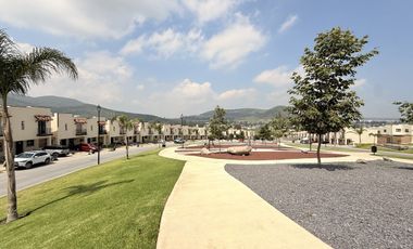 Casa en Venta de 4 habitaciones frente a parque, Alta California