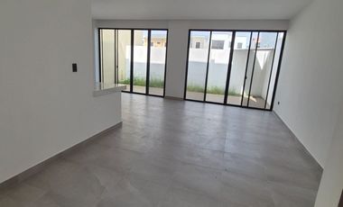 Casa en Venta en Samborondon, 3 Habitaciones, 3 Baños, Patio, Garaje, Nueva a Estrenar, Piscina, Parques. Via Salitre