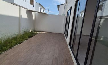 Casa en Venta en Samborondon, 3 Habitaciones, 3 Baños, Patio, Garaje, Nueva a Estrenar, Piscina, Parques. Via Salitre