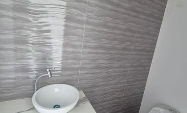 Casa en Venta en Samborondon, 3 Habitaciones, 3 Baños, Patio, Garaje, Nueva a Estrenar, Piscina, Parques. Via Salitre