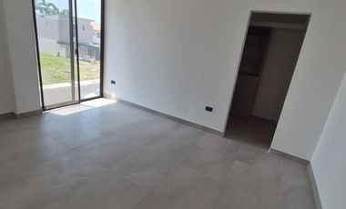 Casa en Venta en Samborondon, 3 Habitaciones, 3 Baños, Patio, Garaje, Nueva a Estrenar, Piscina, Parques. Via Salitre