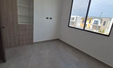 Casa en Venta en Samborondon, 3 Habitaciones, 3 Baños, Patio, Garaje, Nueva a Estrenar, Piscina, Parques. Via Salitre