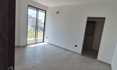 Casa en Venta en Samborondon, 3 Habitaciones, 3 Baños, Patio, Garaje, Nueva a Estrenar, Piscina, Parques. Via Salitre