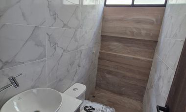 Casa en Venta en Samborondon, 3 Habitaciones, 3 Baños, Patio, Garaje, Nueva a Estrenar, Piscina, Parques. Via Salitre
