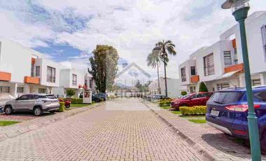 Vendo casa en conjunto con piscina gimnasio Bb alle de los Chillos