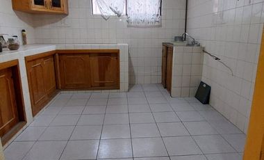 VENDO CASA BIEN UBICADA PARA HABITACION O NEGOCIO