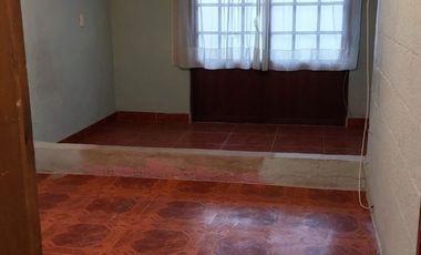 VENDO CASA BIEN UBICADA PARA HABITACION O NEGOCIO