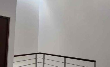 EN RENTA AMPLIA CASA DE 3 RECÁMARAS MÁS ESTUDIO, UBICADA EN RESIDENCIAL PALMARIS CANCÚN, QUINTANA ROO.