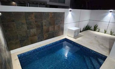 EN RENTA AMPLIA CASA DE 3 RECÁMARAS MÁS ESTUDIO, UBICADA EN RESIDENCIAL PALMARIS CANCÚN, QUINTANA ROO.