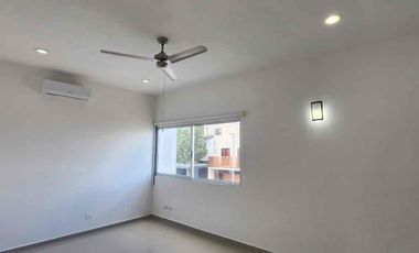 EN RENTA AMPLIA CASA DE 3 RECÁMARAS MÁS ESTUDIO, UBICADA EN RESIDENCIAL PALMARIS CANCÚN, QUINTANA ROO.