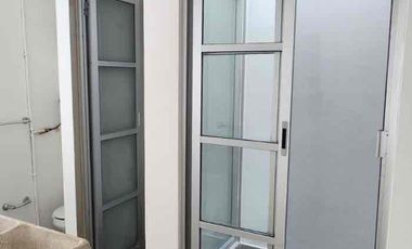 EN RENTA AMPLIA CASA DE 3 RECÁMARAS MÁS ESTUDIO, UBICADA EN RESIDENCIAL PALMARIS CANCÚN, QUINTANA ROO.