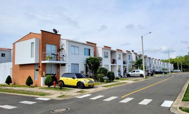 OPORTUNIDAD CASA EN CONJUNTO EN GALICIA-CERRITOS.