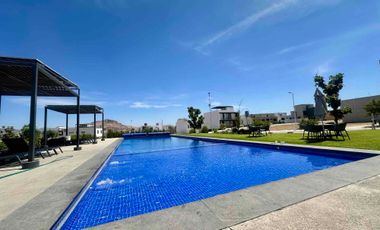 Terreno en venta en Valle Imperial frente a casa club
