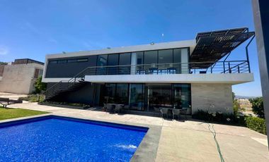 Terreno en venta en Valle Imperial frente a casa club