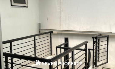 DISEWA RUMAH 2 LANTAI SIAP HUNI di KOTA WISATA – SEMI FURNISHED!
